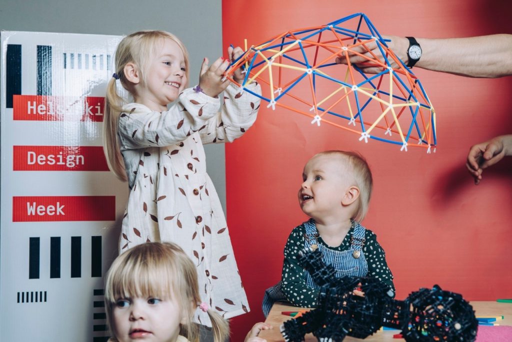 Lapsia Helsinki Design Weekin tapahtumassa. Kuva: Aleksi Poutanen